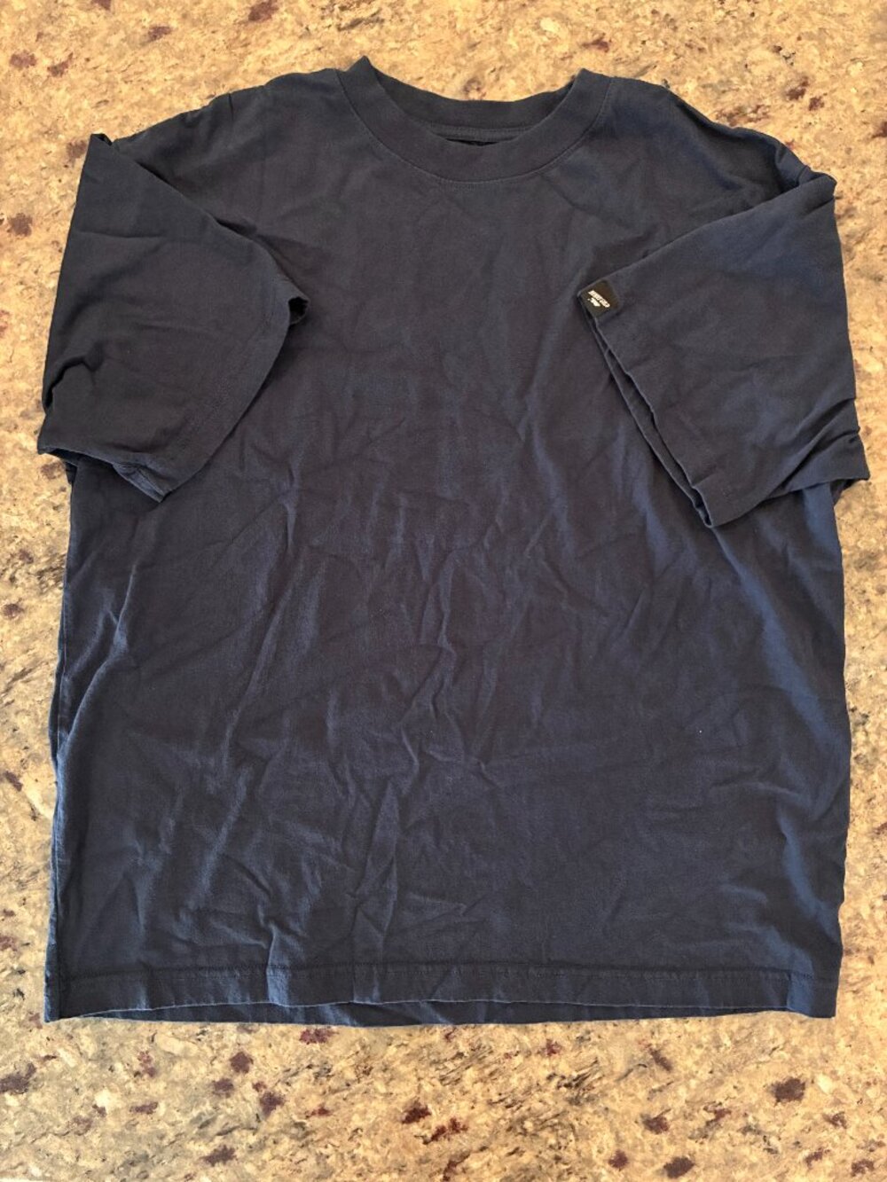 Men’s Navy Logo Sleeve T-Shirt Medium NWOT